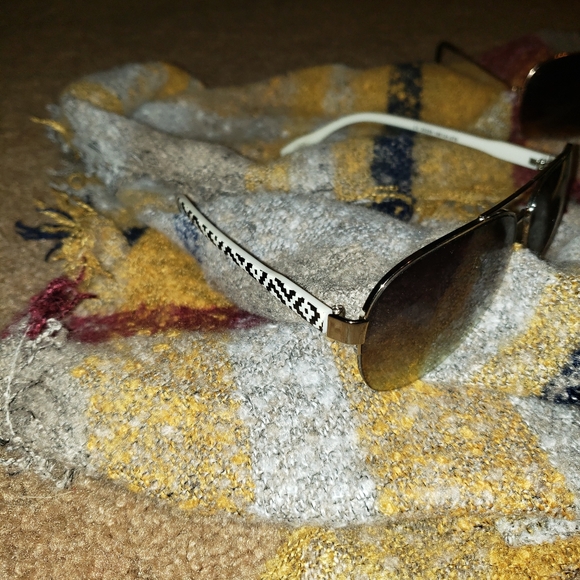 Sunglasses - Picture 3 of 4